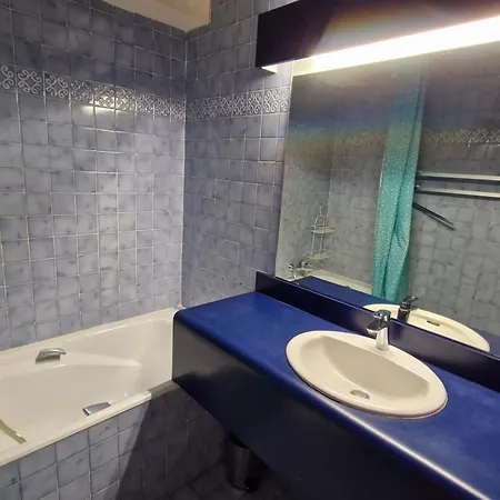 2 Pièces Avec Piscine Et Garage à - Fr-1-780-71 *