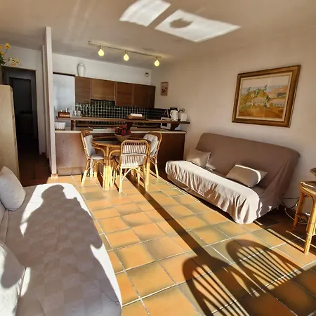 2 Pièces Avec Piscine Et Garage à - Fr-1-780-71 *