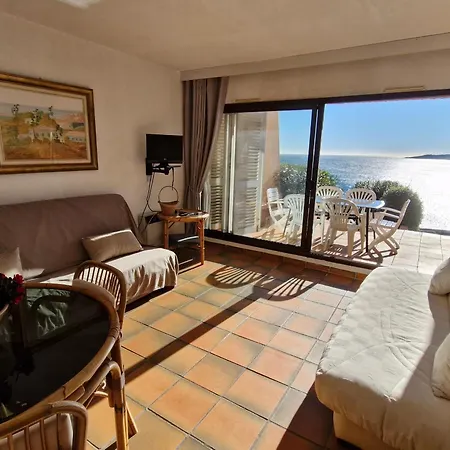 2 Pièces Avec Piscine Et Garage à - Fr-1-780-71 Appartement *