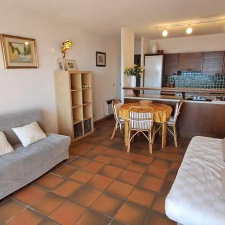 2 Pièces Avec Piscine Et Garage à - Fr-1-780-71 Appartement *