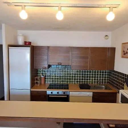 2 Pièces Avec Piscine Et Garage à - Fr-1-780-71 Appartement *