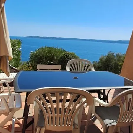 2 Pièces Avec Piscine Et Garage à - Fr-1-780-71 Sainte-Maxime